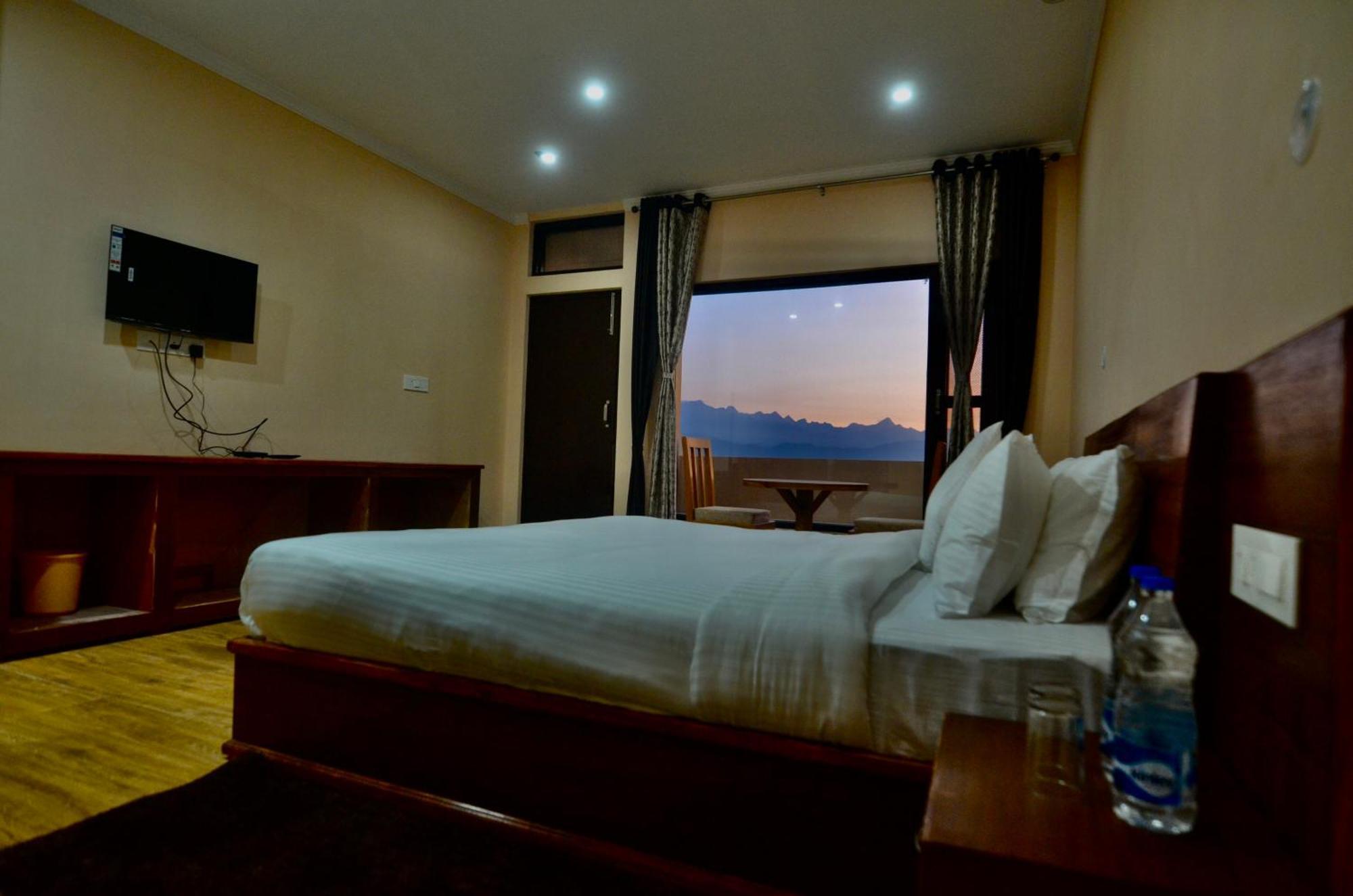 קאוסאני Uttarakhand Resort מראה חיצוני תמונה