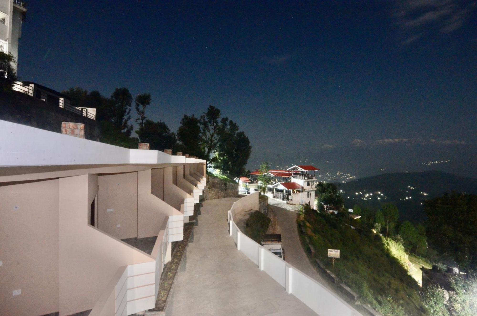 קאוסאני Uttarakhand Resort מראה חיצוני תמונה