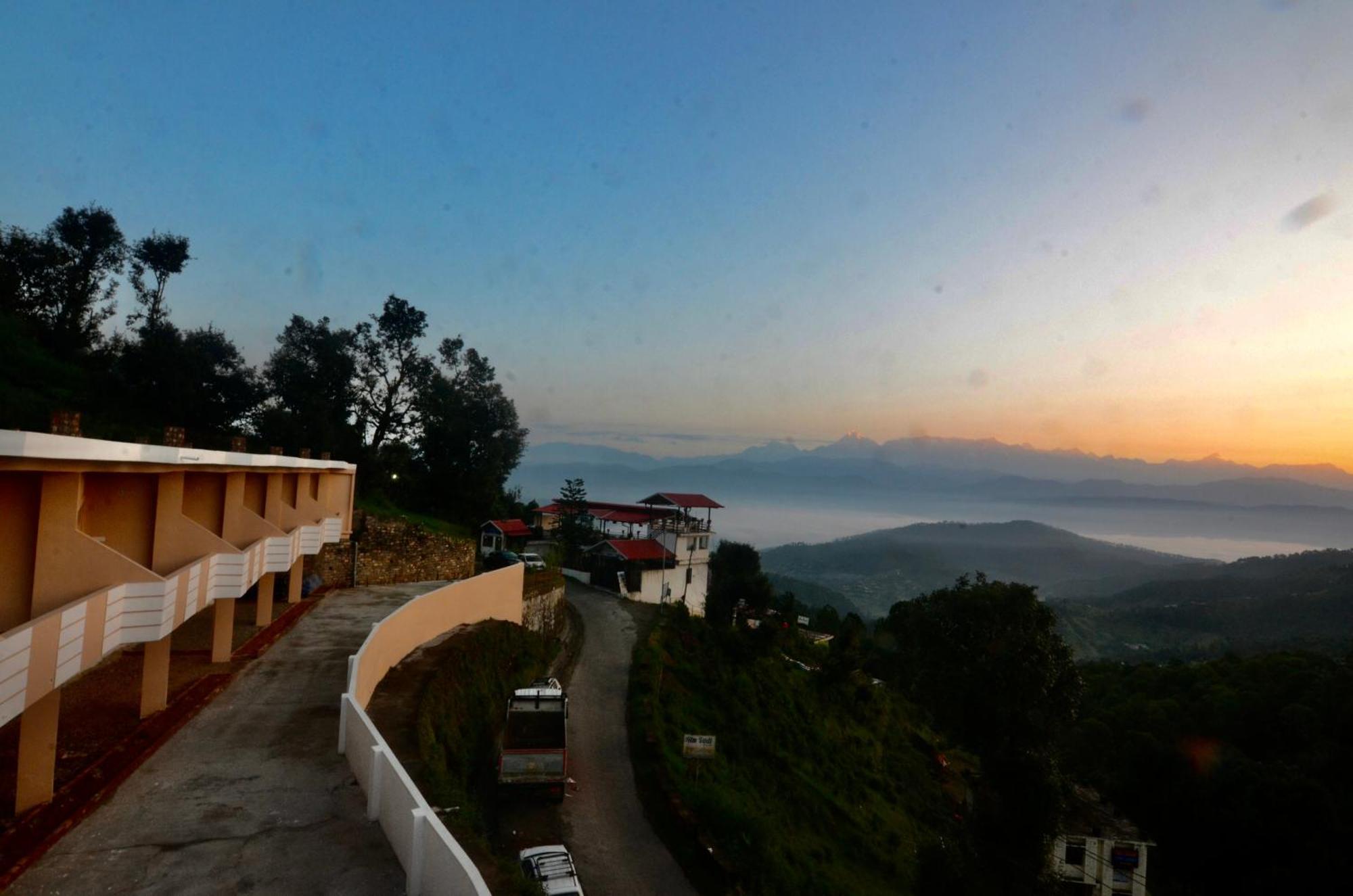 קאוסאני Uttarakhand Resort מראה חיצוני תמונה